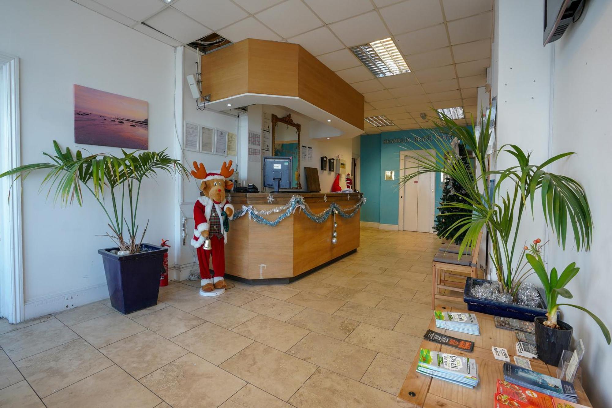 Oyo Shanklin Beach Hotel Eksteriør billede