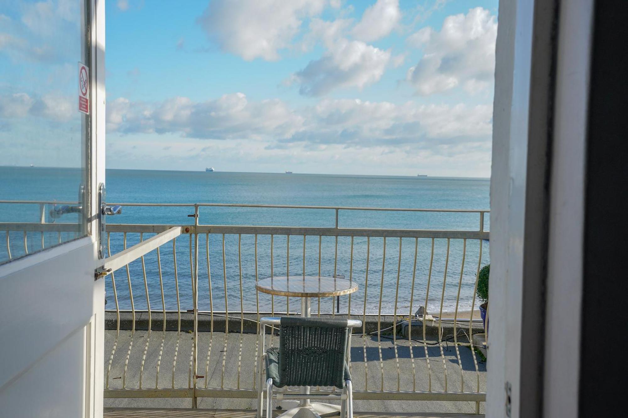 Oyo Shanklin Beach Hotel Eksteriør billede